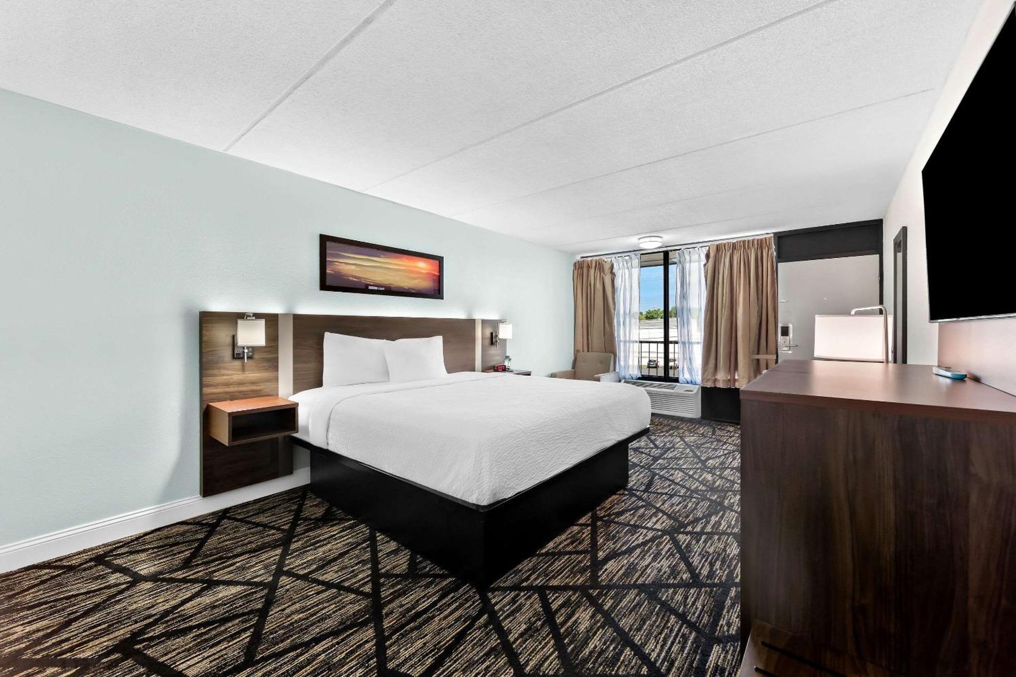 Clarion Inn & Suites Near The Leconte Center Пиджен Фордж Екстериор снимка