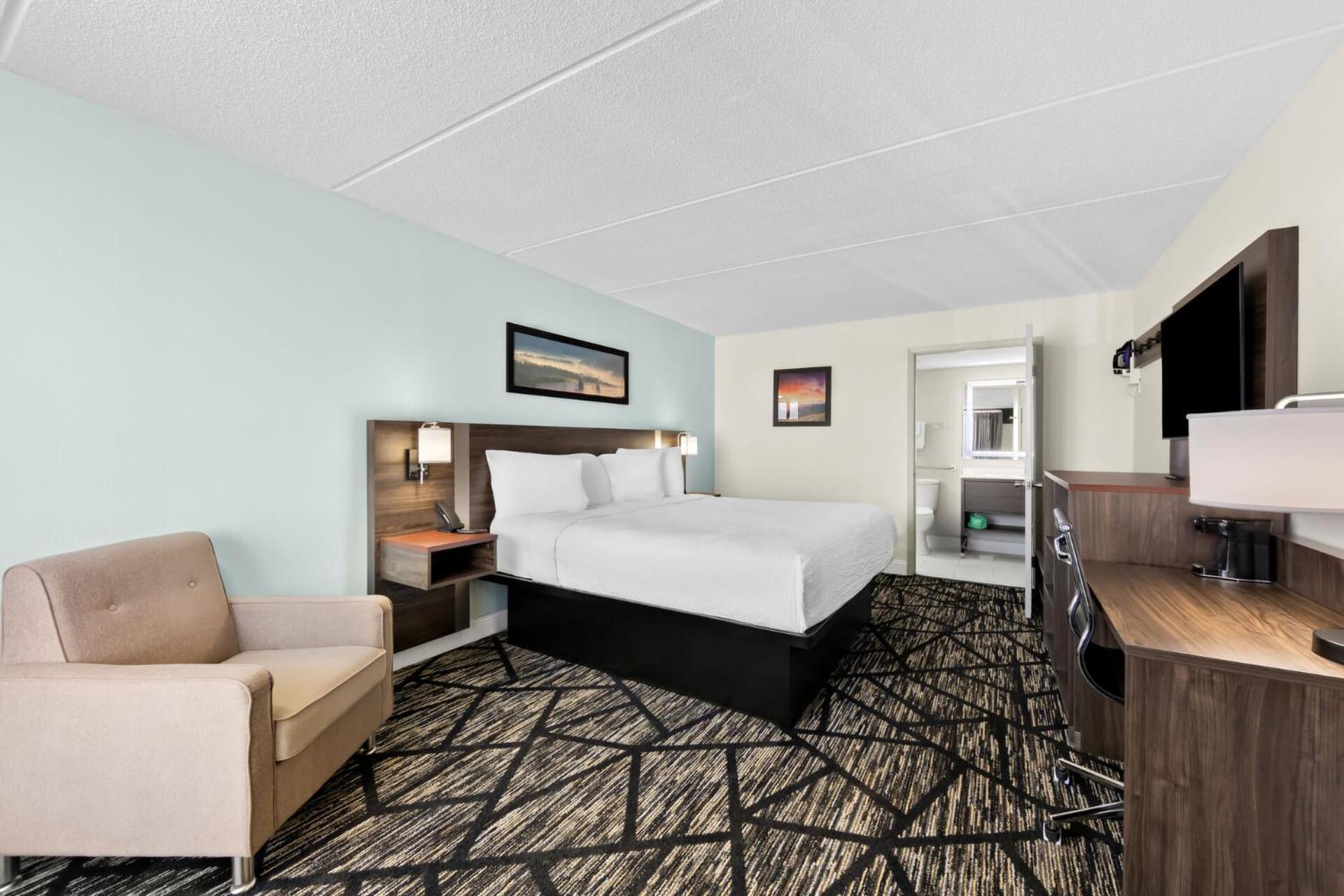 Clarion Inn & Suites Near The Leconte Center Пиджен Фордж Екстериор снимка