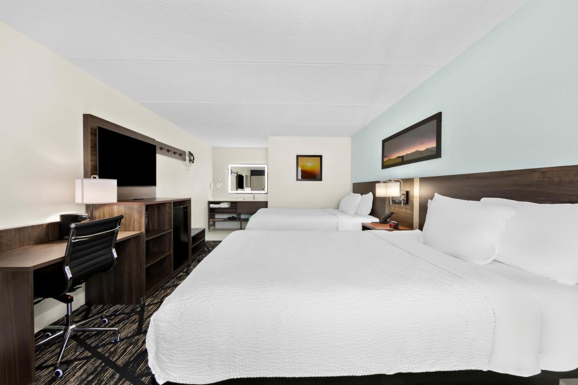 Clarion Inn & Suites Near The Leconte Center Пиджен Фордж Екстериор снимка